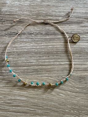 PURA VIDA Beaded Bracelet - ivory peach with turquoise seed and gold stud